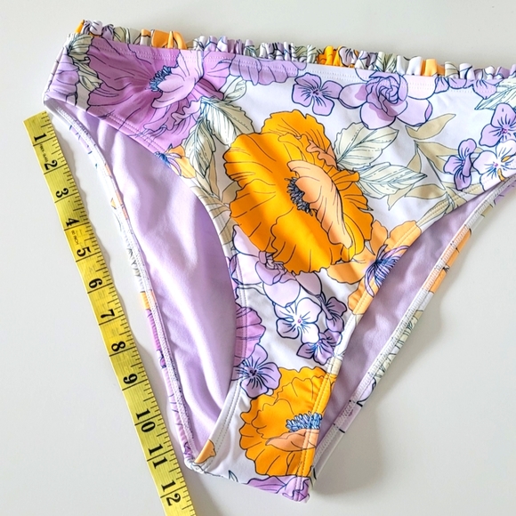 Bikini - Picture 4 of 5